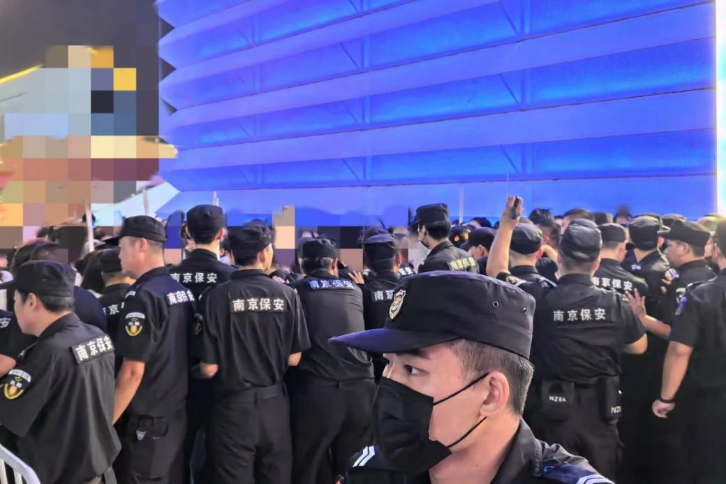 C:/Users/Administrator/Desktop/臺風“貝碧嘉”來襲，南京保安積極應對，“守”護萬家團圓！/12.jpg12