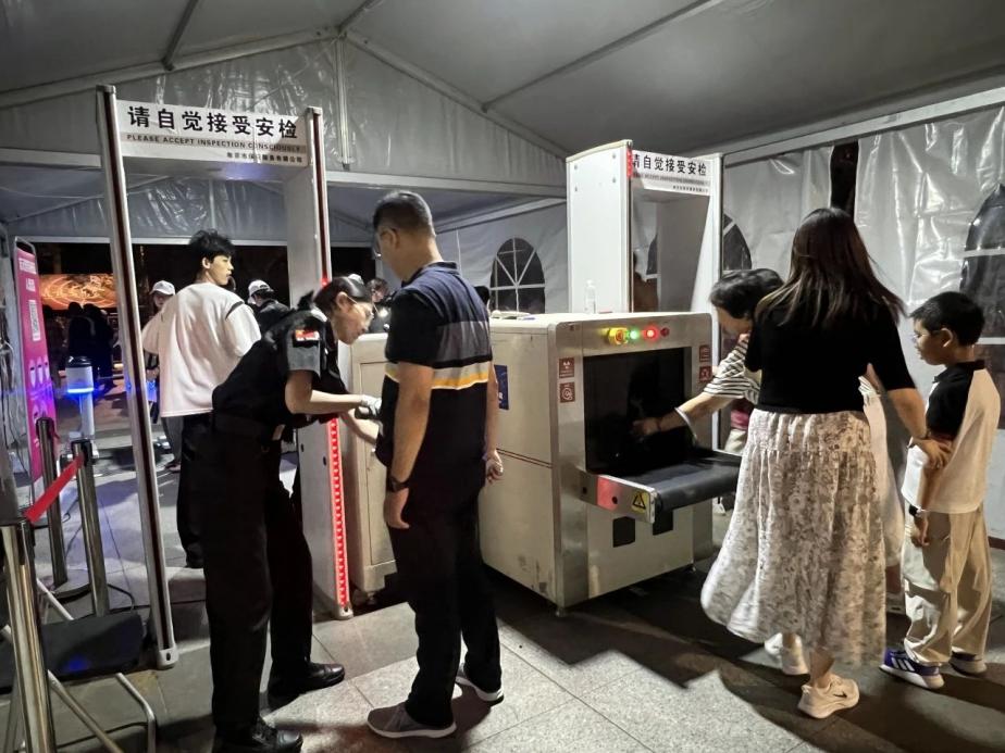 C:/Users/BA/Desktop/“安保鐵軍、硬核保障”2024系列報(bào)道四十三——月滿中秋，南京市保安服務(wù)有限公司圓滿護(hù)航“2024 南京森林音樂會(huì)”/4.jpg4